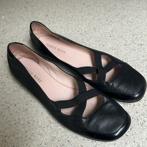 Taryn Rose black leather strappy shoes size 8.5